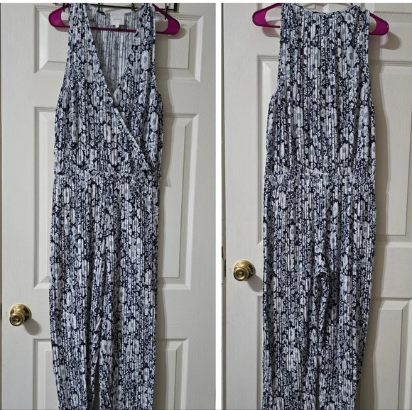 NWOT Sundays Floral Pleated Wrap Front V-Neck Jumpsuit, Stretchy Waist, Flowy. - Picture 2 of 13